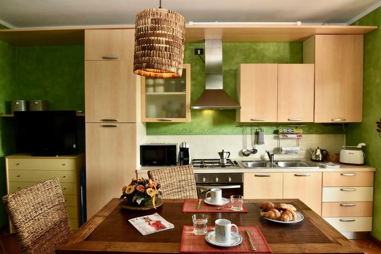 Holiday Apartment Albachiara タヴェルノラ・ベルガマスカ 0*,  イタリア